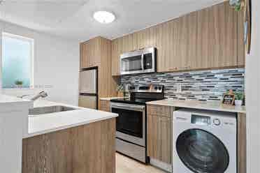 🔑 Modern 2BR South Beach Room