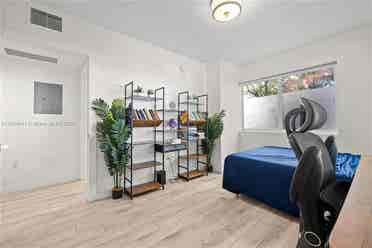 🔑 Modern 2BR South Beach Room