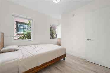 🔑 Modern 2BR South Beach Room