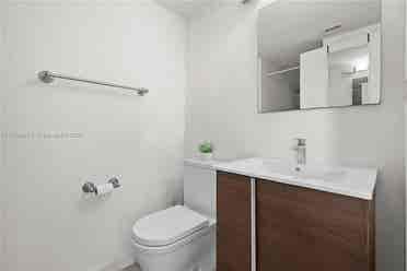 🔑 Modern 2BR South Beach Room