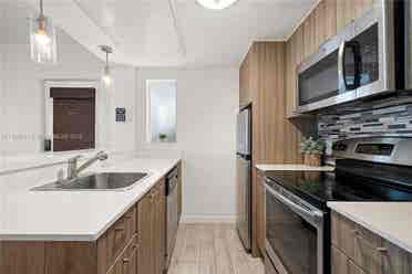🔑 Modern 2BR South Beach Room