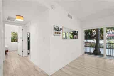 🔑 Modern 2BR South Beach Room