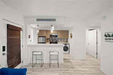 🔑 Modern 2BR South Beach Room