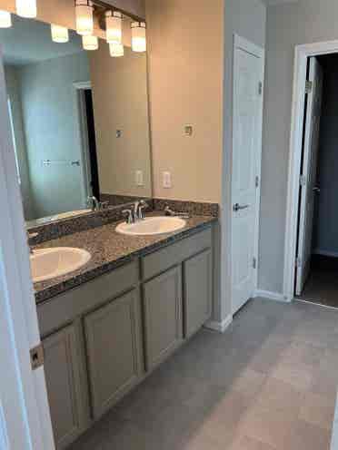 Spacious Master Suite Near DIA