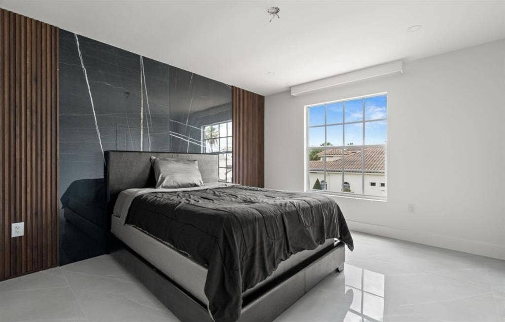 Beautiful home, 1 bedroom available