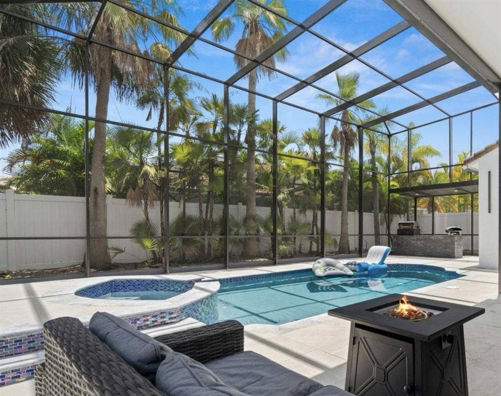Beautiful home, 1 bedroom available