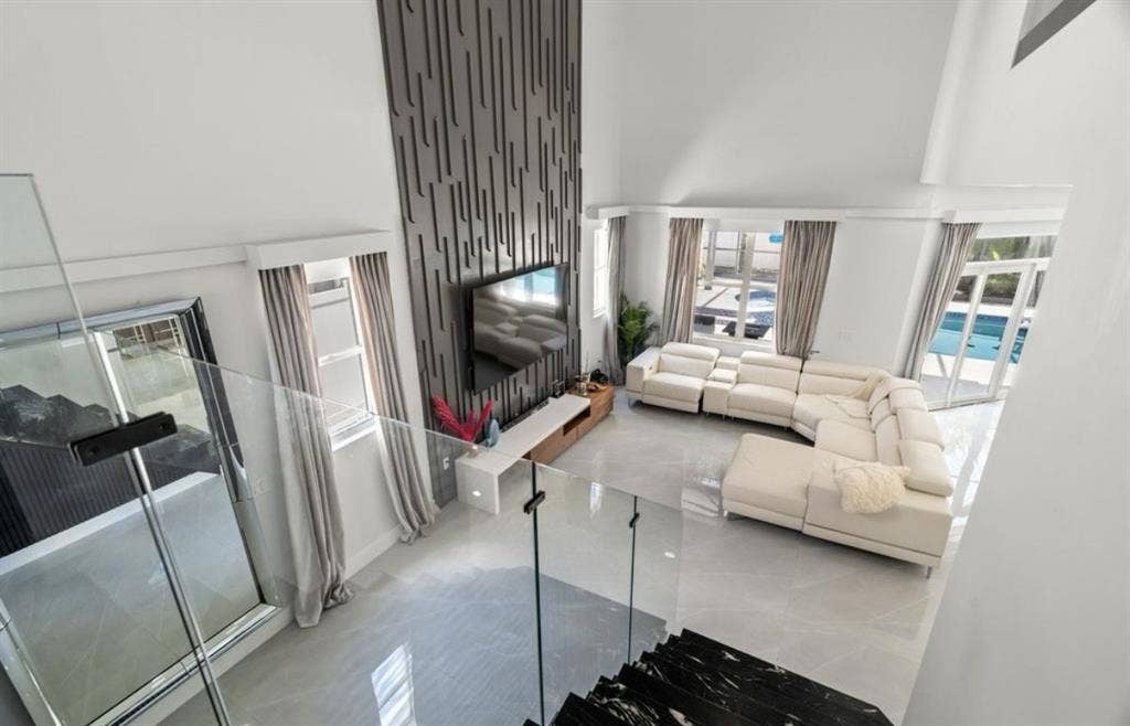 Beautiful home, 1 bedroom available