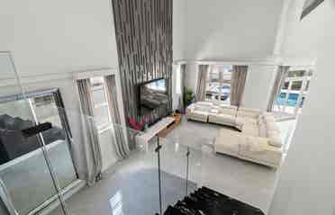 Beautiful home, 1 bedroom available