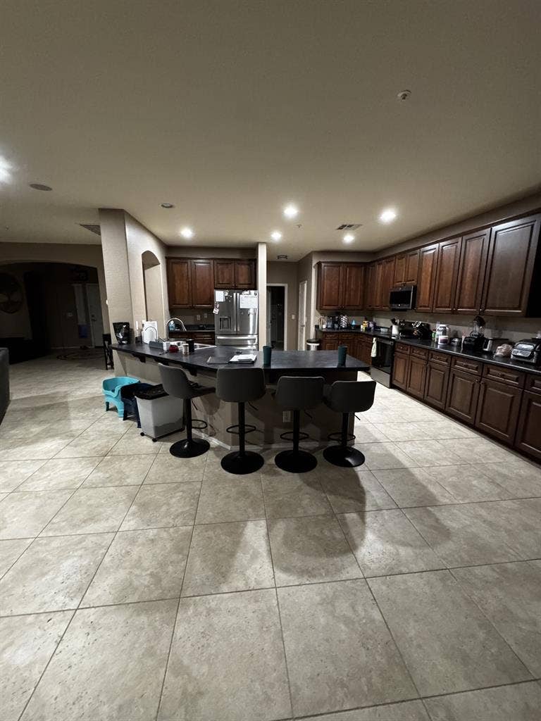 Room for rent in Avondalee