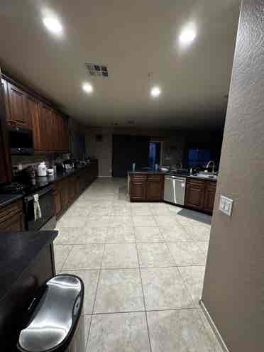 Room for rent in Avondalee
