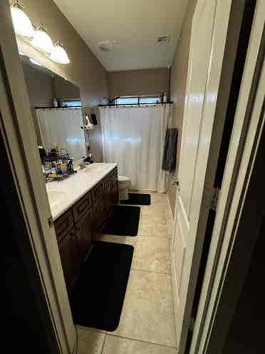 Room for rent in Avondalee
