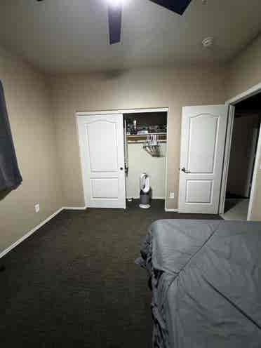 Room for rent in Avondalee