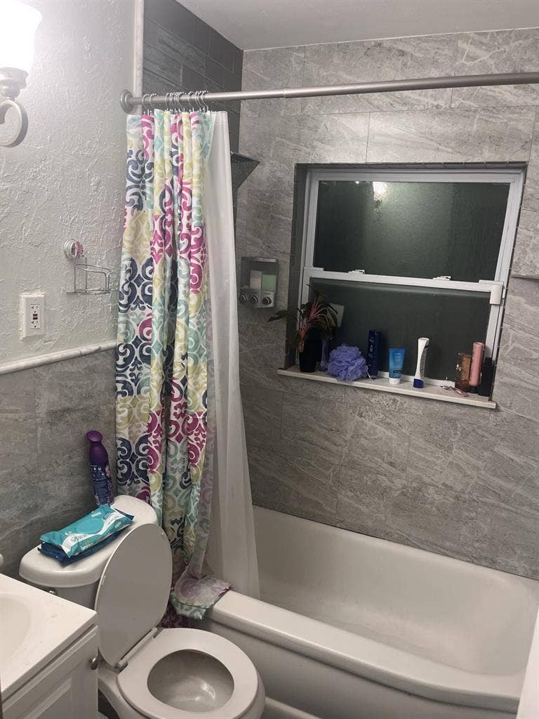 Looking for room mate