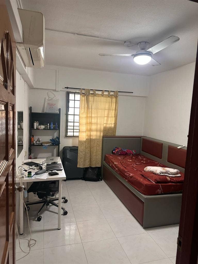 Common Room for Rent, Next to MRT
