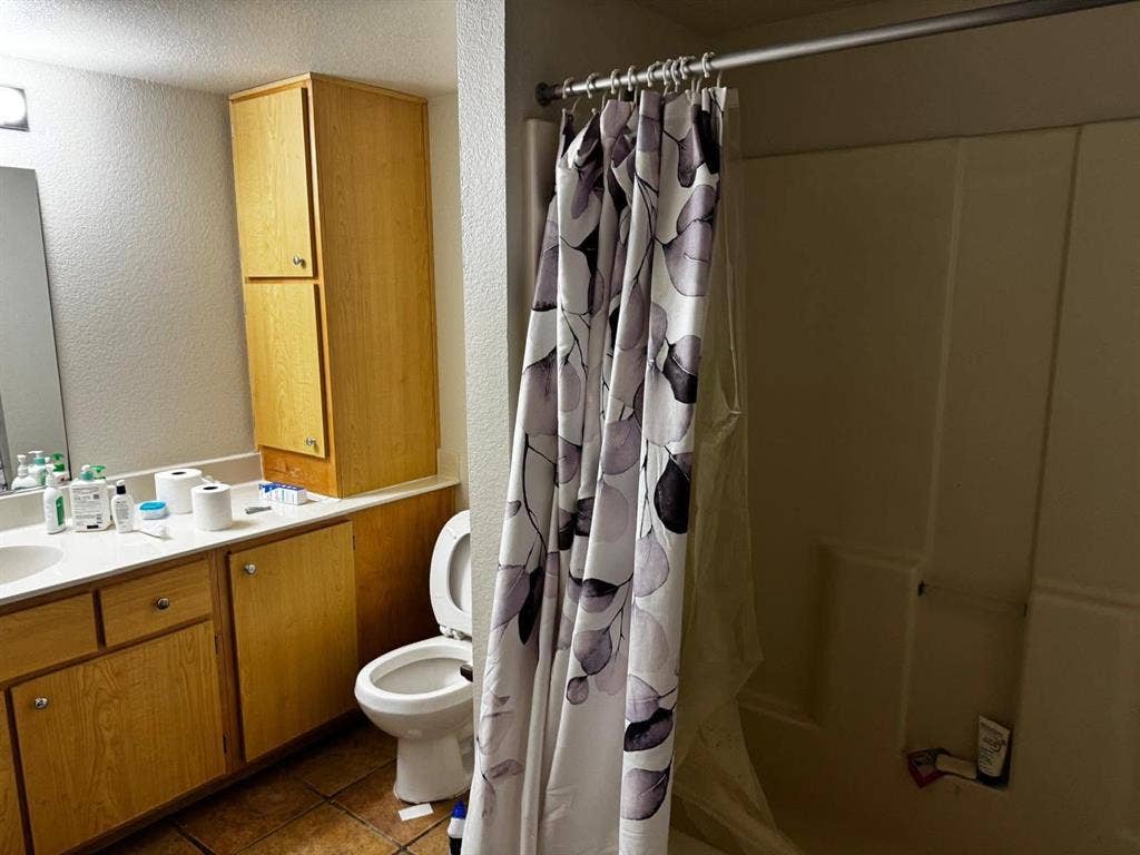 university of La Rue apartments