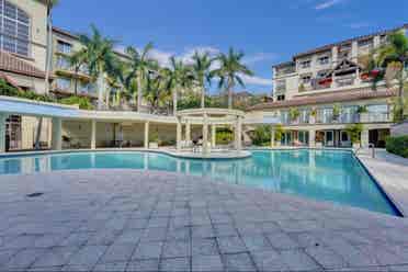 Luxury apartment for rent now
