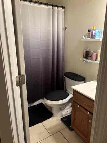 Looking for roommate