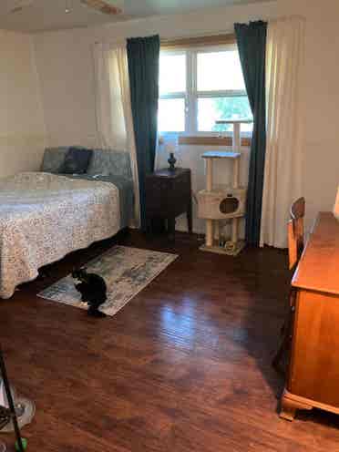 Large furnished room for female