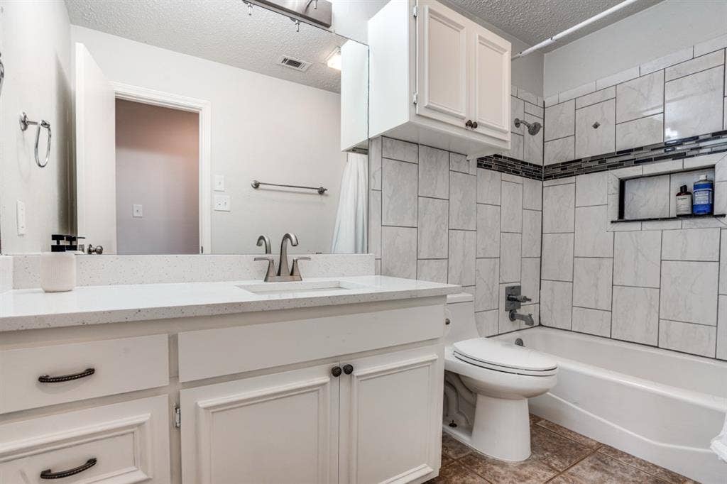 Friendly roommates in great area