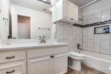 Furnished, safe area, restaurants