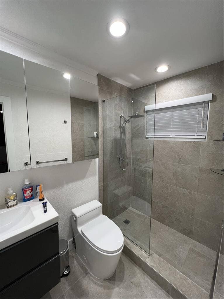 Room in Wilton Manors