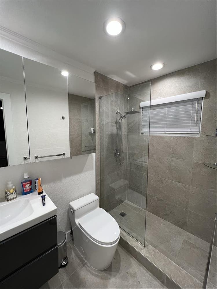 Room in Wilton Manors