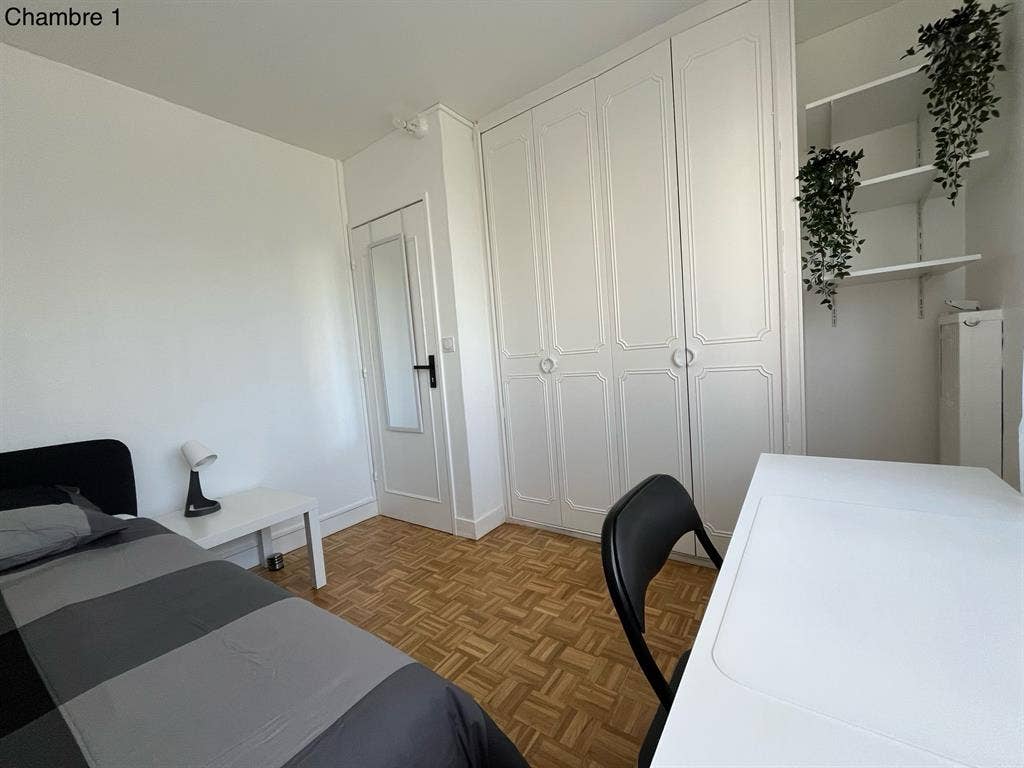 Student room Paris-Saclay Uni