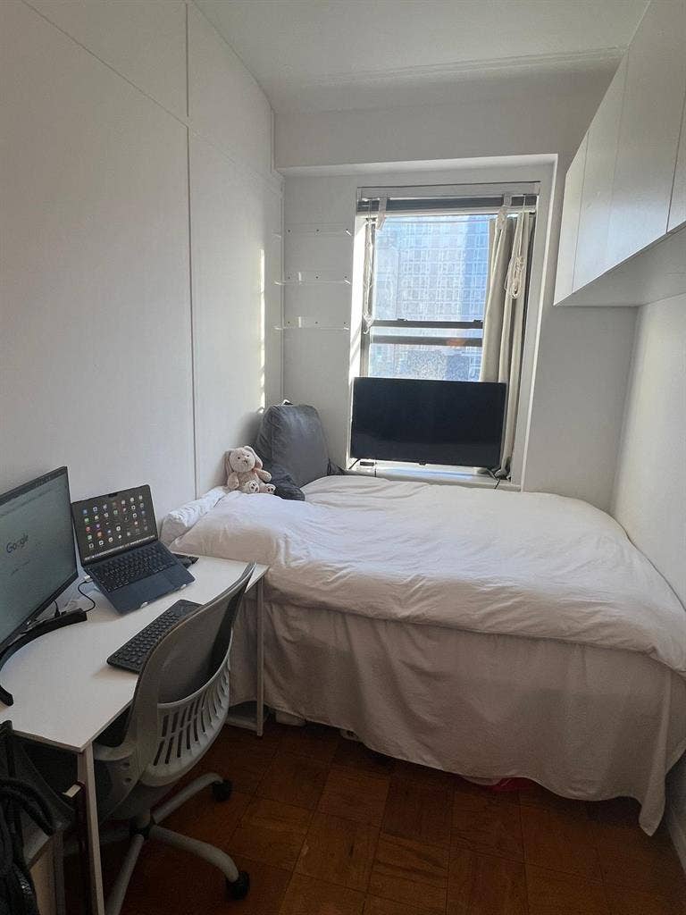 😍Sunny Room in Midtown South😍