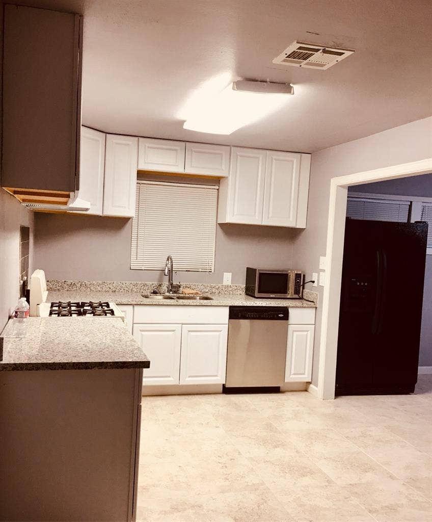 Single bedroom for rent
