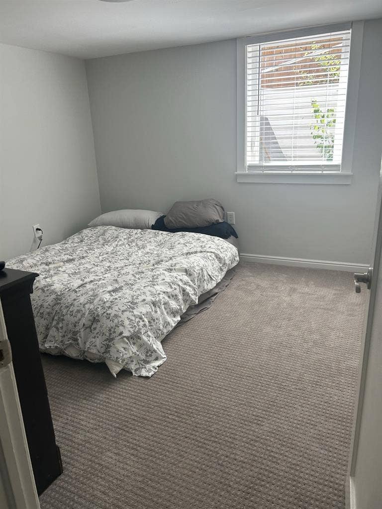 Looking for a roommate Sugarhouse !