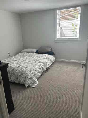 Looking for a roommate Sugarhouse !