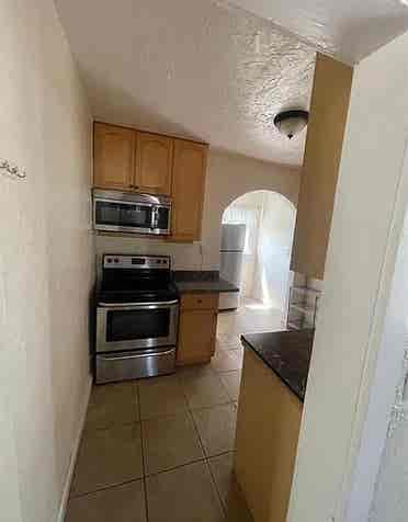 FEMALE(S): PRIVATE ROOM W/ BUNK BED