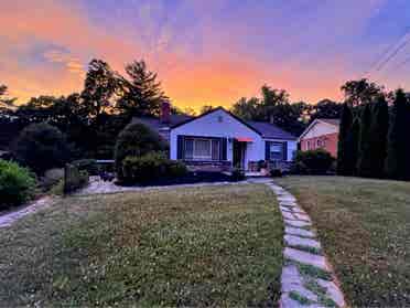 Cozy cottage in town. Furnished