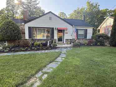 Cozy cottage in town. Furnished