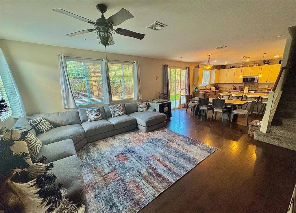 PRIVATE ROOMS FOR RENT!