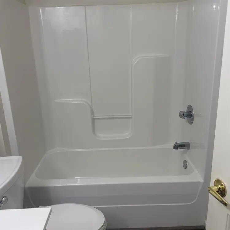 Roommate for the summerr