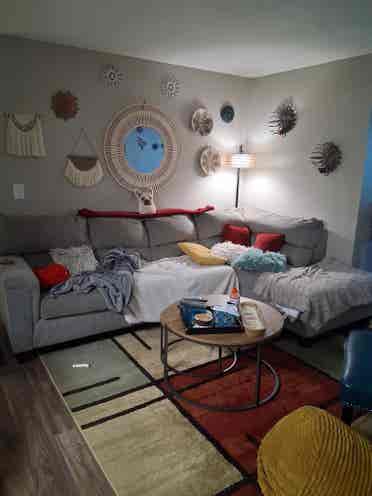 Room for rent in 3 bdrm apt