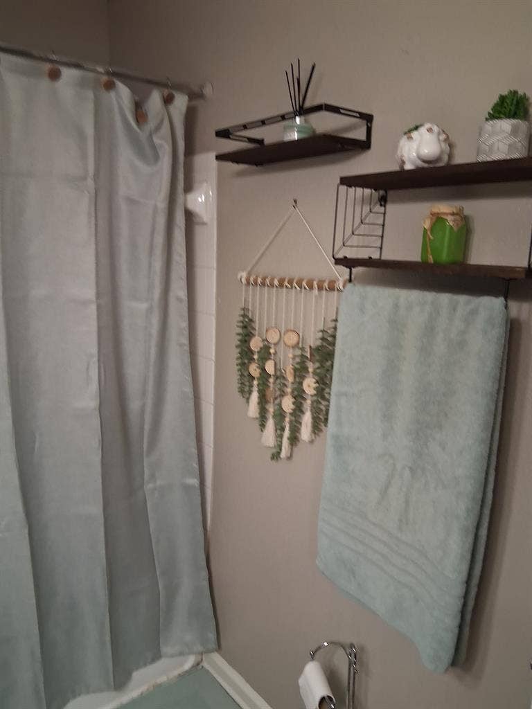 Room for rent in 3 bdrm apt