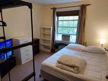 peaceful and safe bedroom for rent