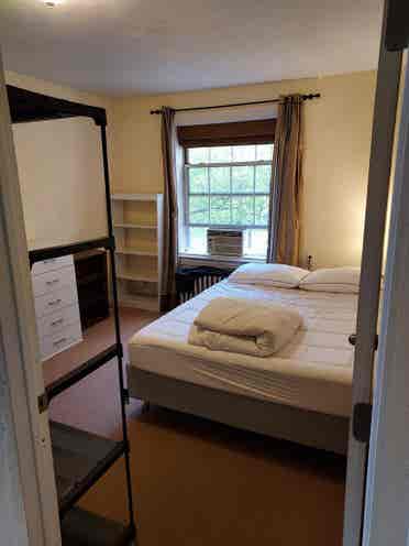 peaceful and safe bedroom for rent