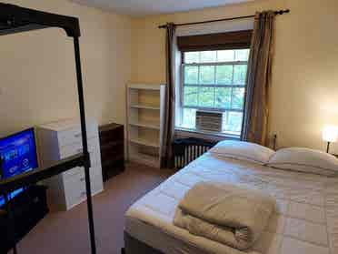 peaceful and safe bedroom for rent