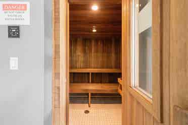Private bed and bath Brentwood