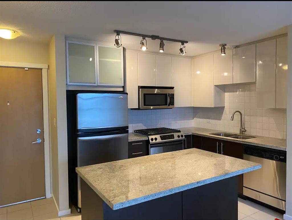 Private bed and bath Brentwood