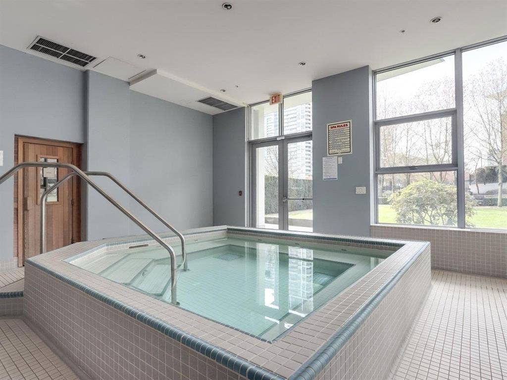 Private bed and bath Brentwood