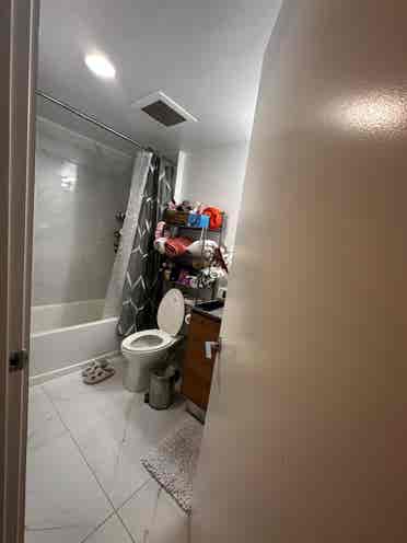 ROOM FOR RENT !!