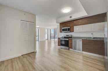 ROOM FOR RENT !!