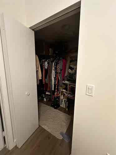 ROOM FOR RENT !!
