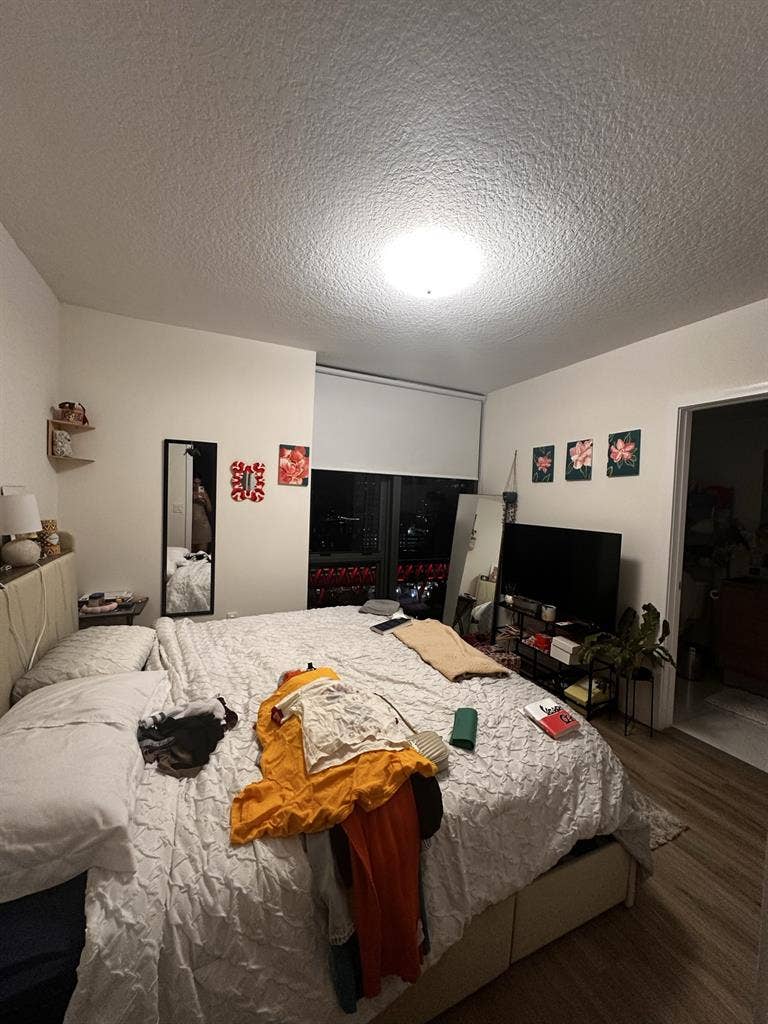 ROOM FOR RENT !!