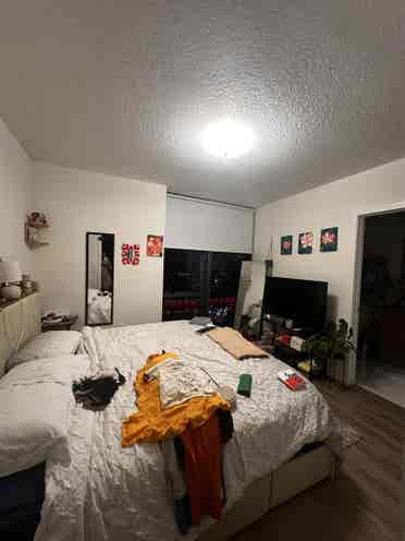 ROOM FOR RENT !!
