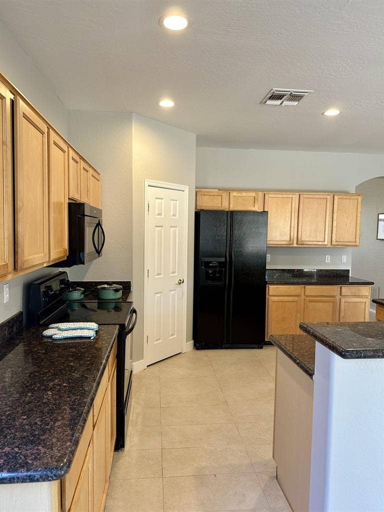Private Rooms for Monthly Rent!